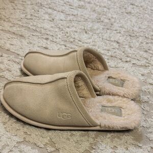 UGG Women's Cream Cozy Slippers